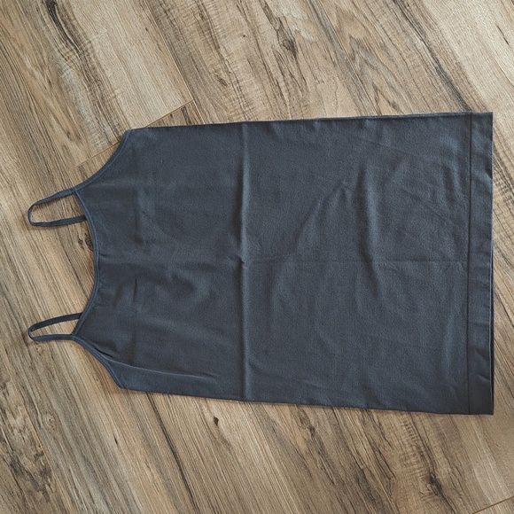 EUC Set of 5 basic stretch camis - Picture 4 of 9